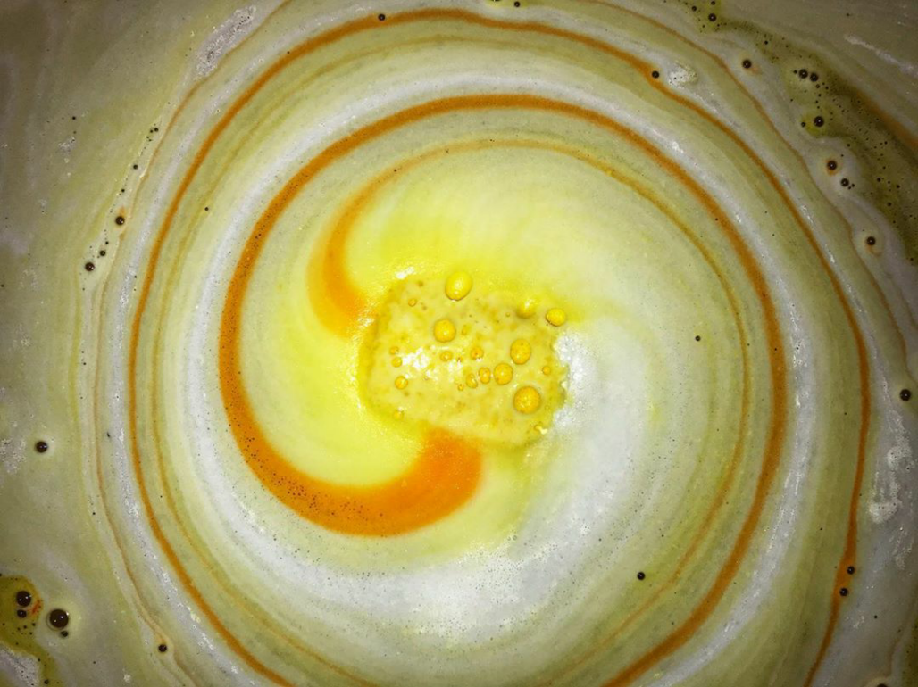 Butterbier bath bomb
